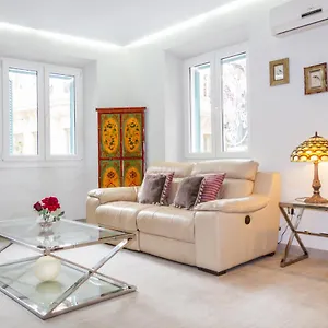 https://flix-senz-roomalaga-by-bossh-apartments.1costadelsol.com
