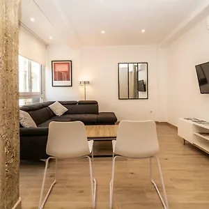 https://luxury-apartment-in-soho.hotelsinnerja.org